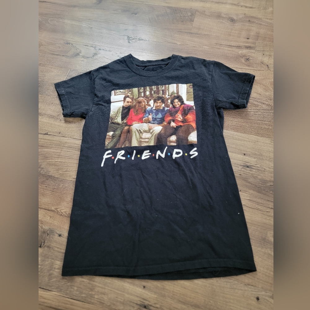 Friends Graphic T-Shirt Size Small